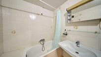 Bany de Apartament en venda en  Granada Capital amb Calefacció i Parquet