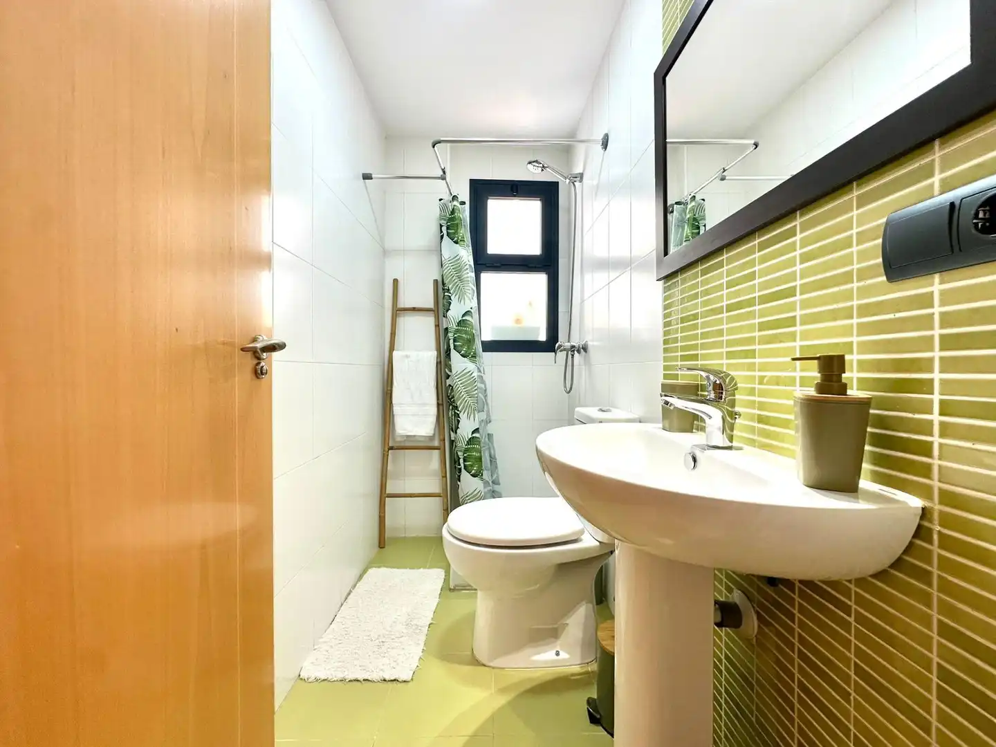 Baño de Piso en venta en Almería con Aire acondicionado, Terraza y Trastero