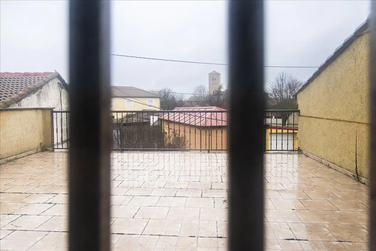 Vista exterior de Casa adosada en venda en Cuéllar amb Terrassa