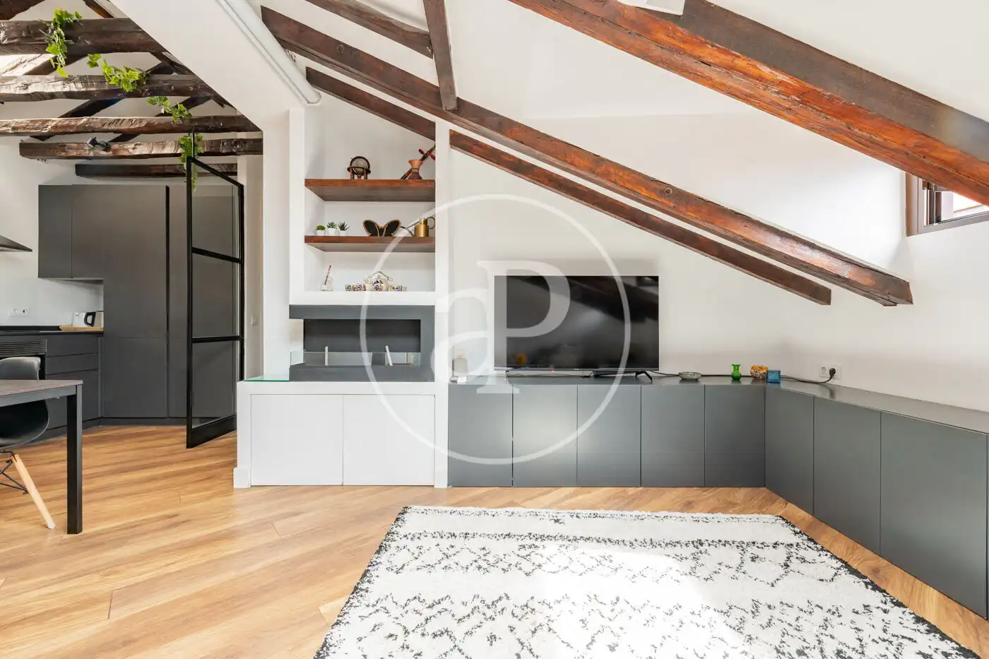 Wohnzimmer von Dachboden zum Verkauf in Madrid mit Klimaanlage, Heizung und Abstellraum