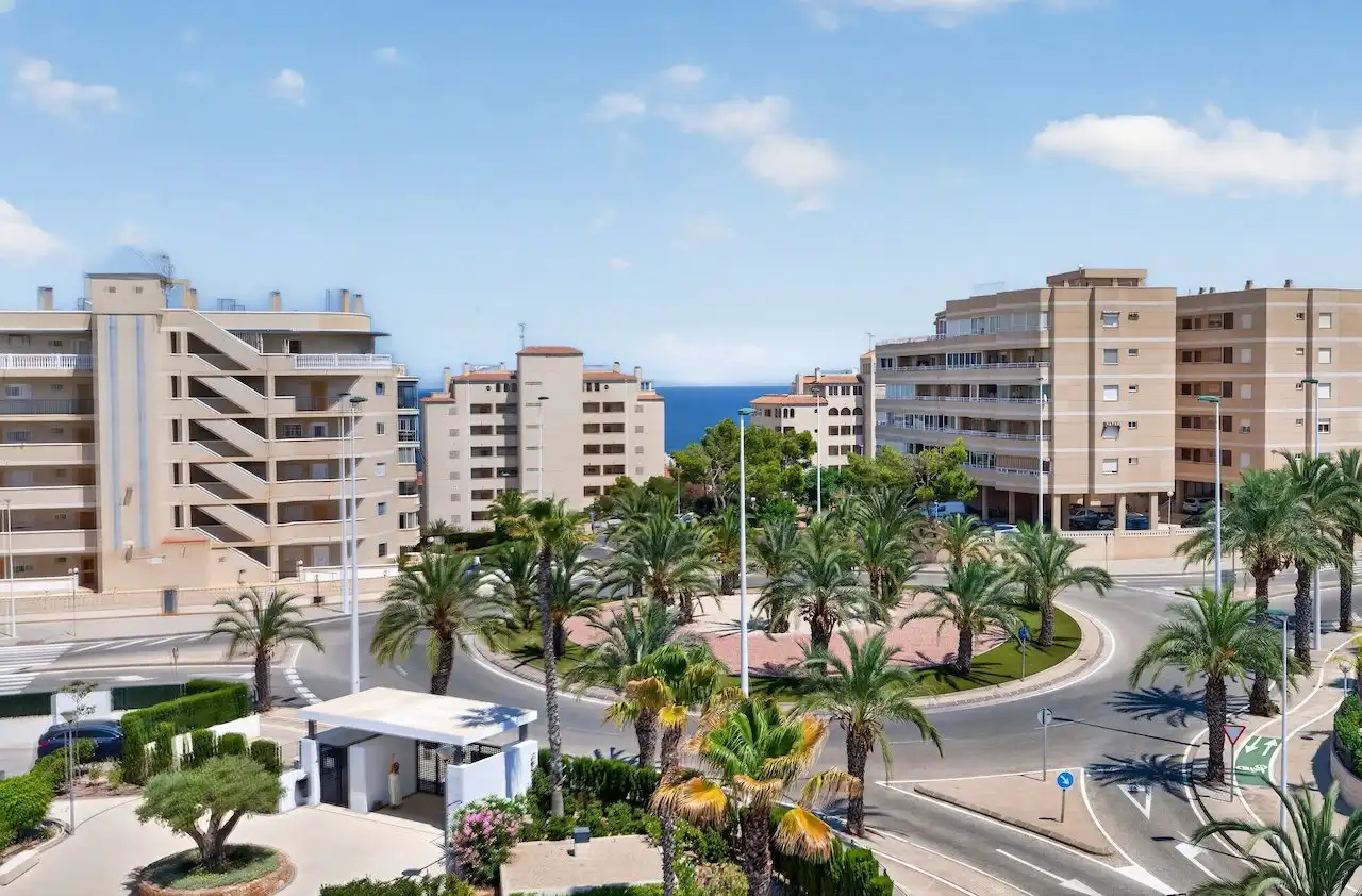 Vista exterior de Ático en venta en Elche / Elx con Aire acondicionado, Calefacción y Jardín privado