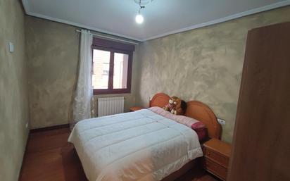 Bedroom of Flat for sale in Basauri   with Balcony