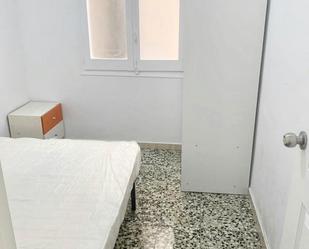 Bedroom of Flat to share in Badalona  with Washing machine