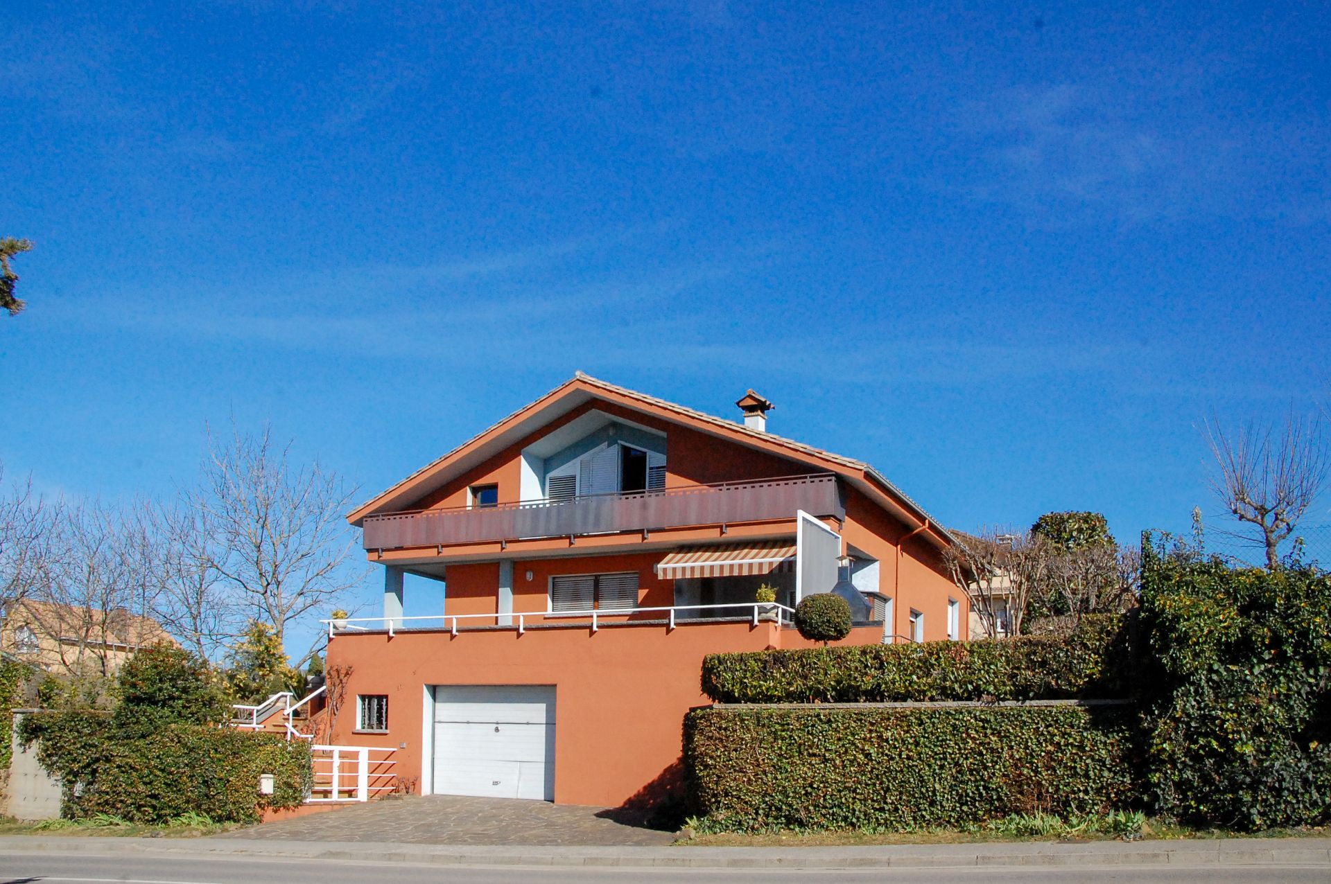 Exterior view of House or chalet for sale in Olot  with Air Conditioner, Heating and Private garden