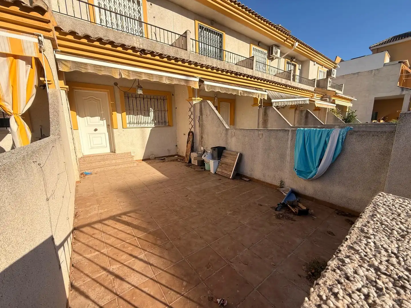 Vista exterior de Casa o xalet en venda en Daya Nueva amb Terrassa i Piscina comunitària