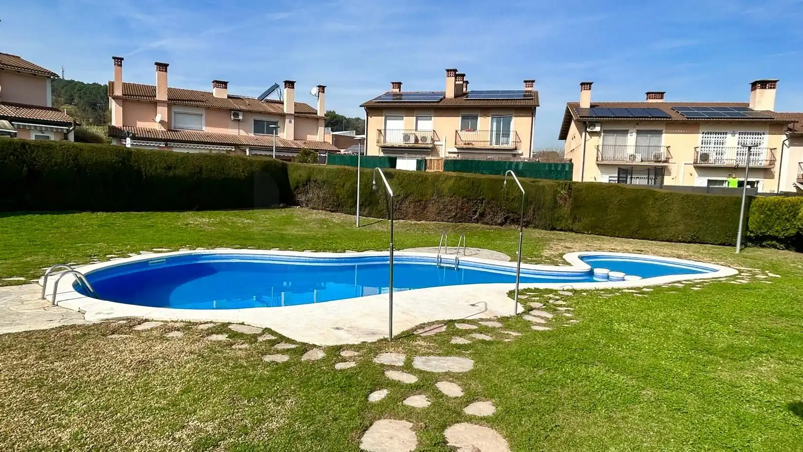 Piscina de Casa adosada en venda en Lliçà d'Amunt amb Aire condicionat, Calefacció i Terrassa