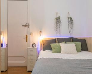 Bedroom of Flat to share in  Madrid Capital  with Heating, Washing machine and Internet