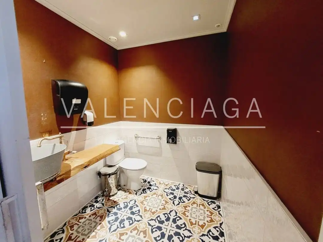 Bathroom of Commercial properties for rent in Donostia - San Sebastián   with Air Conditioner