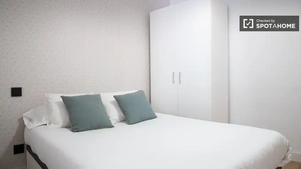 Bedroom of Flat for rent in Madrid  with Air Conditioner, Heating and Furnished