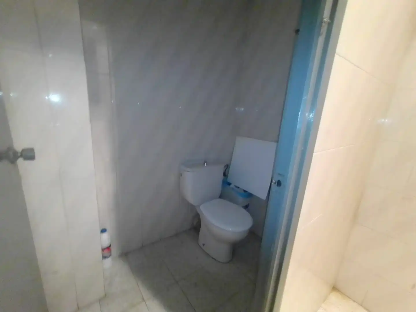 Bany de Local en venda en Zaragoza amb Aire condicionat, Calefacció i Moblat