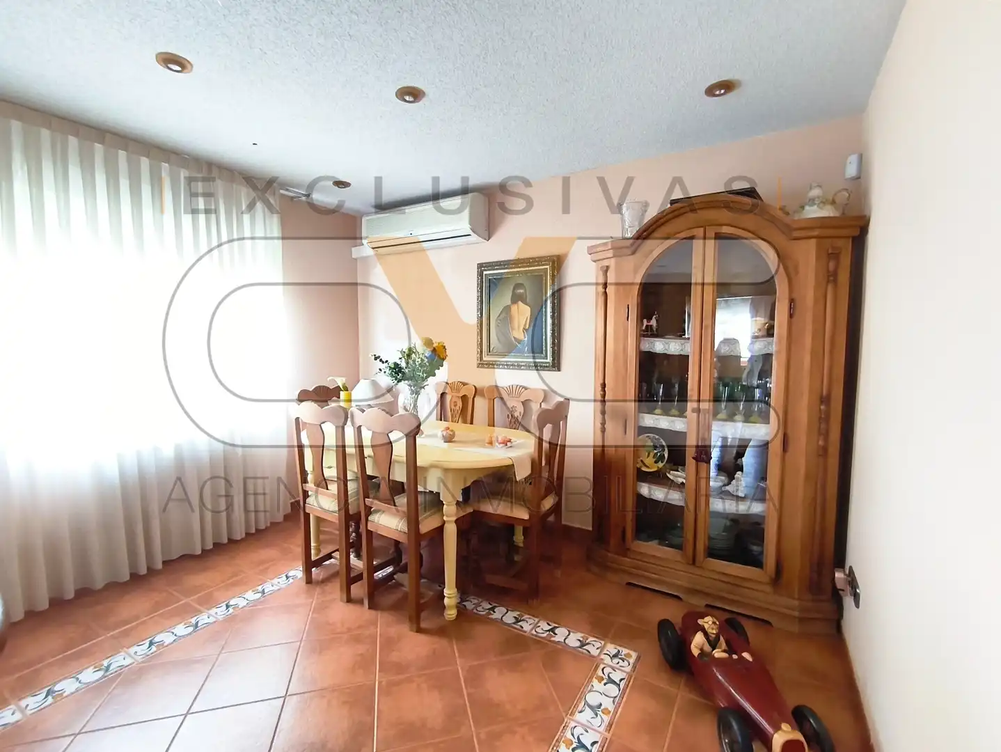 Comedor de Casa adosada en venta en Serranillos del Valle con Aire acondicionado, Calefacción y Jardín privado