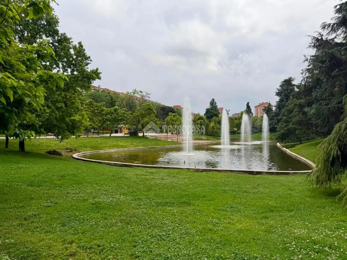 Piso en venta en Madrid con Calefacción, Terraza y Balcón