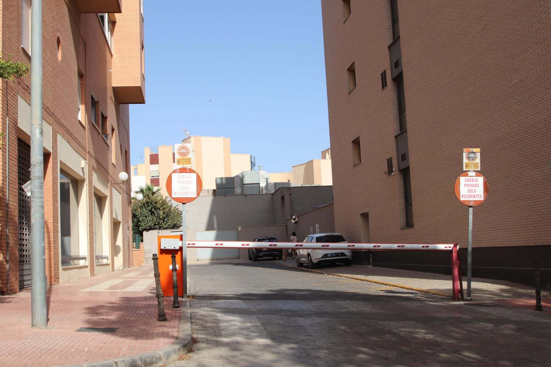 Vista exterior de Garaje en venta en  Almería Capital