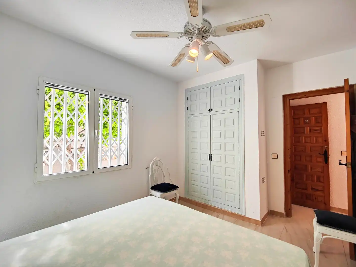 Habitación de Casa adosada en venta en Torrevieja con Aire acondicionado, Jardín privado y Terraza