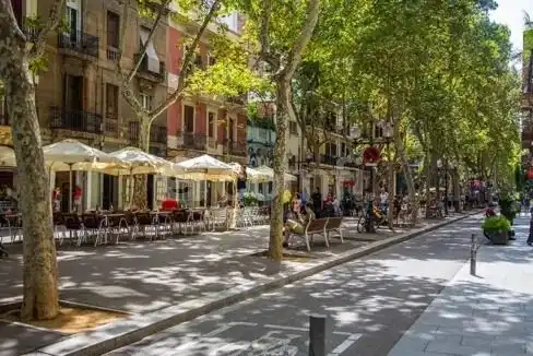 Außenansicht von Dachboden zum Verkauf in Barcelona mit Balkon