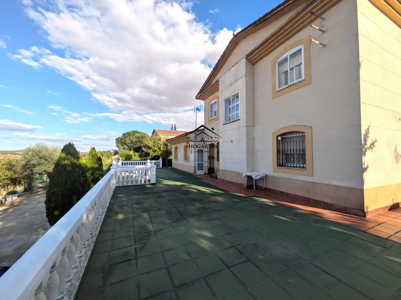 Vista exterior de Casa o xalet en venda en Cáceres amb Aire condicionat, Jardí privat i Piscina