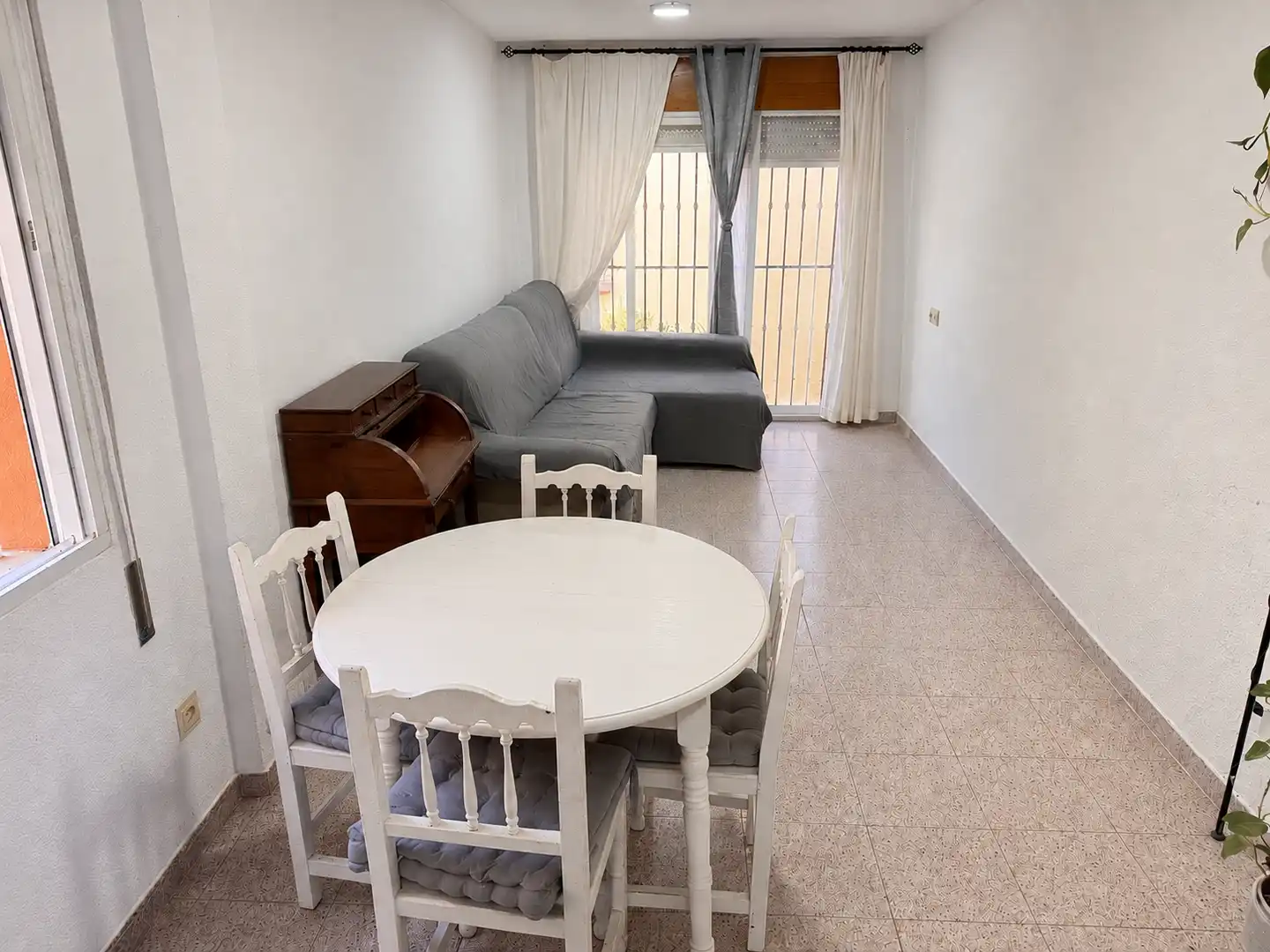 Sala de estar de Piso en venta en Roquetas de Mar con Aire acondicionado, Trastero y Piscina comunitaria