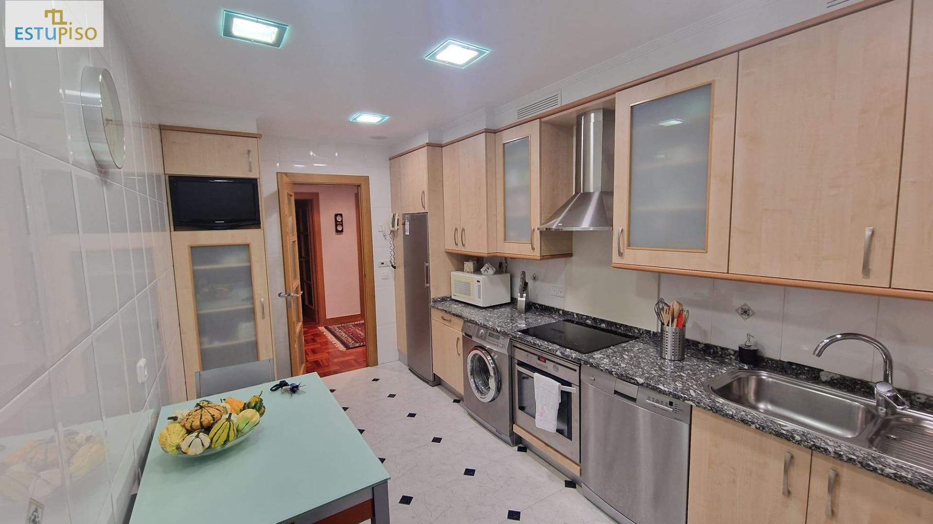 Kitchen of Flat for sale in Vitoria - Gasteiz  with Heating, Parquet flooring and Terrace