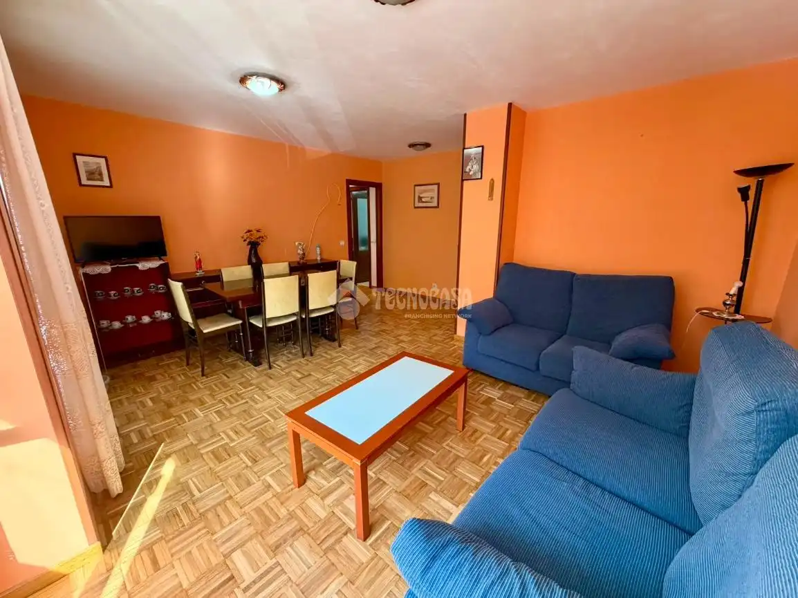 Sala de estar de Piso en venta en León Capital  con Calefacción, Parquet y Trastero
