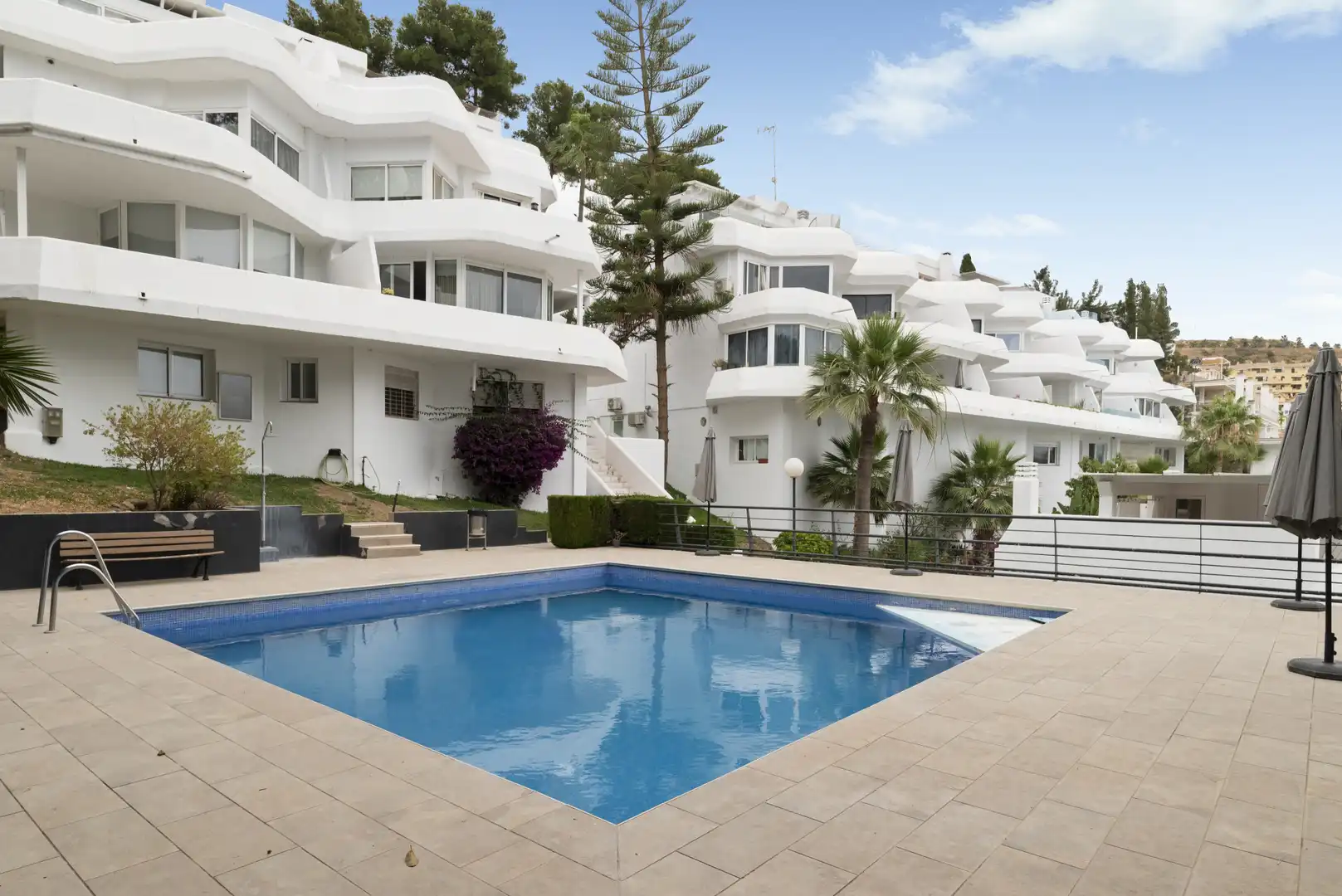 Vista exterior de Casa adosada en venda en Benalmádena amb Terrassa, Piscina i Moblat