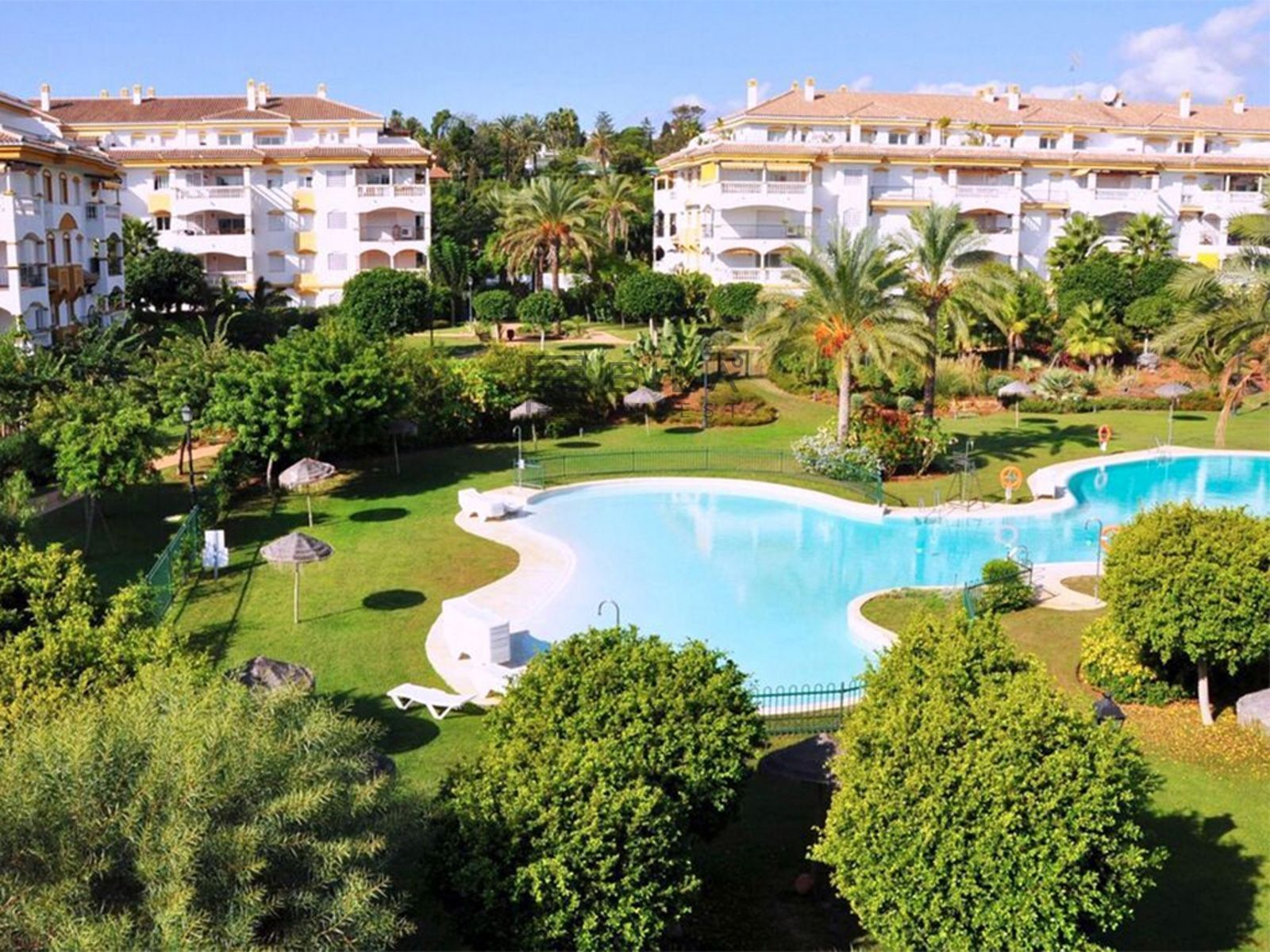 Jardí de Pis en venda en Marbella amb Aire condicionat, Terrassa i Piscina
