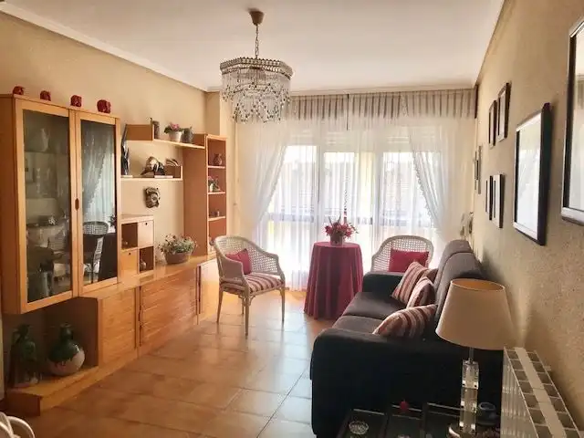 Sala d'estar de Dúplex en venda en Noja amb Calefacció i Terrassa