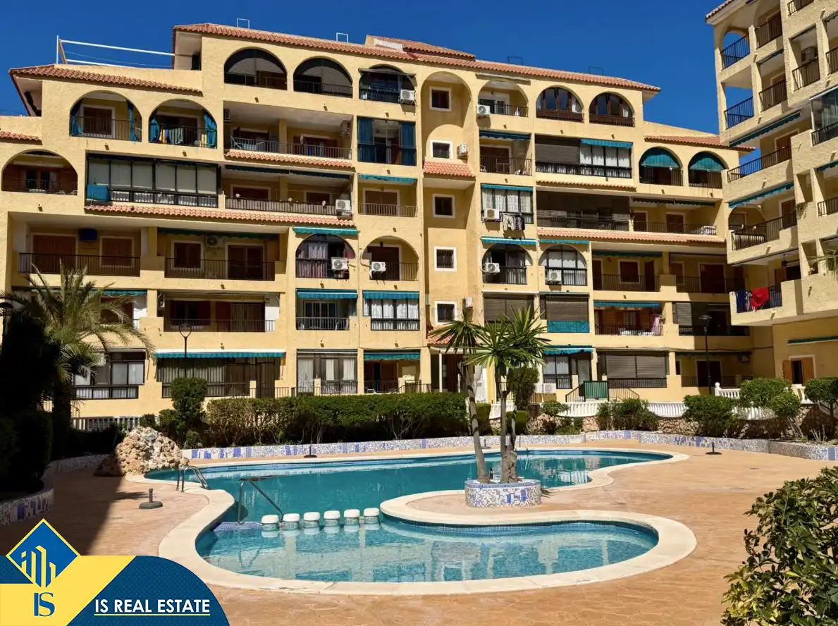 Piscina de Estudi en venda en Torrevieja amb Aire condicionat, Calefacció i Terrassa