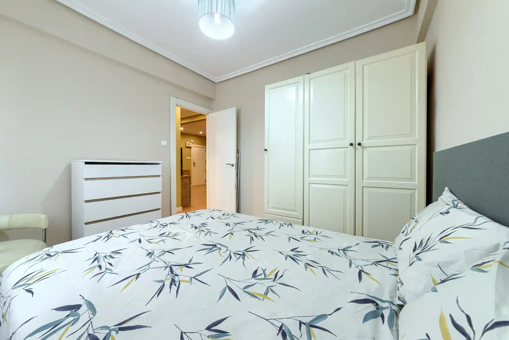 Habitación de Piso de alquiler en Bilbao  con Calefacción, Amueblado y Horno