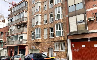 Exterior view of Flat for sale in  Madrid Capital  with Terrace and Balcony