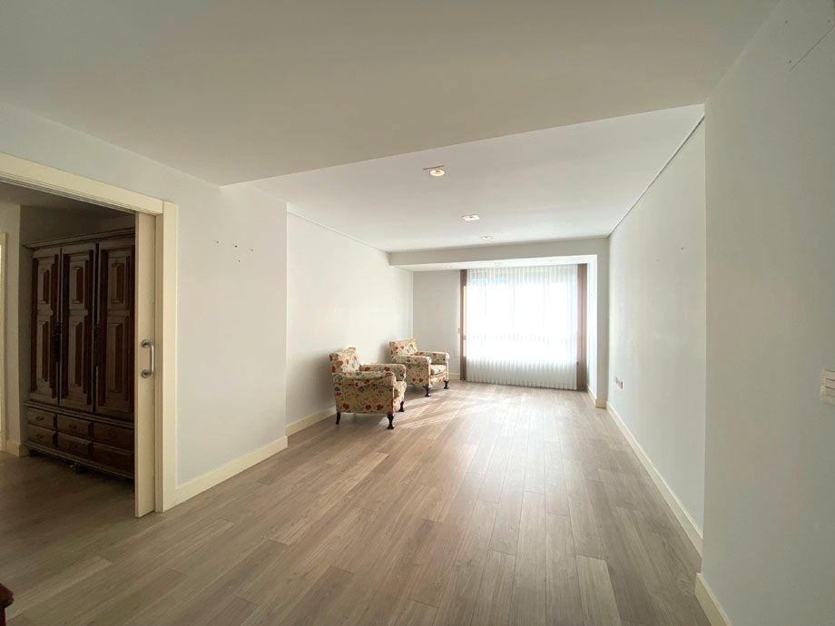 Sala d'estar de Pis en venda en Vitoria - Gasteiz amb Calefacció, Parquet i Terrassa