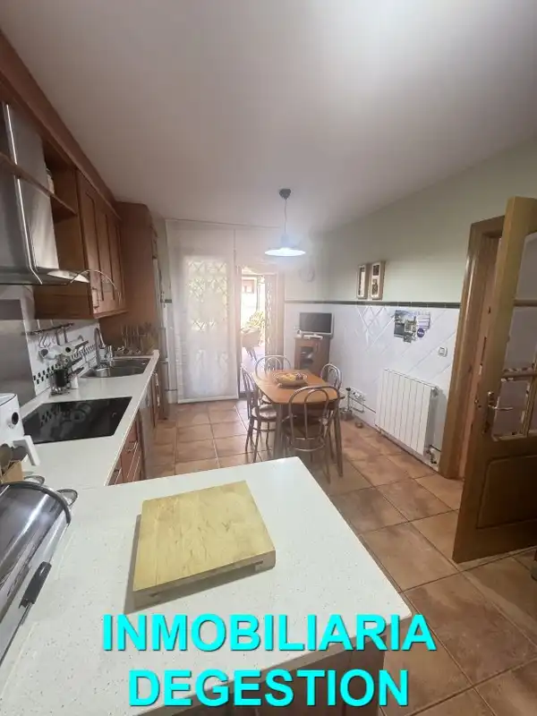 Casa adosada en venta en Linarejos