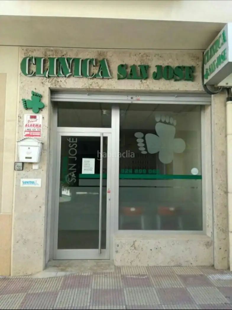 Local comercial en venda a Calle Cristóbal Colón 17