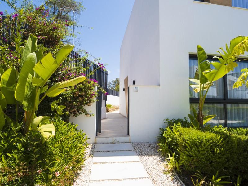 Exterior view of Single-family semi-detached for sale in Marbella  with Air Conditioner, Terrace and Furnished