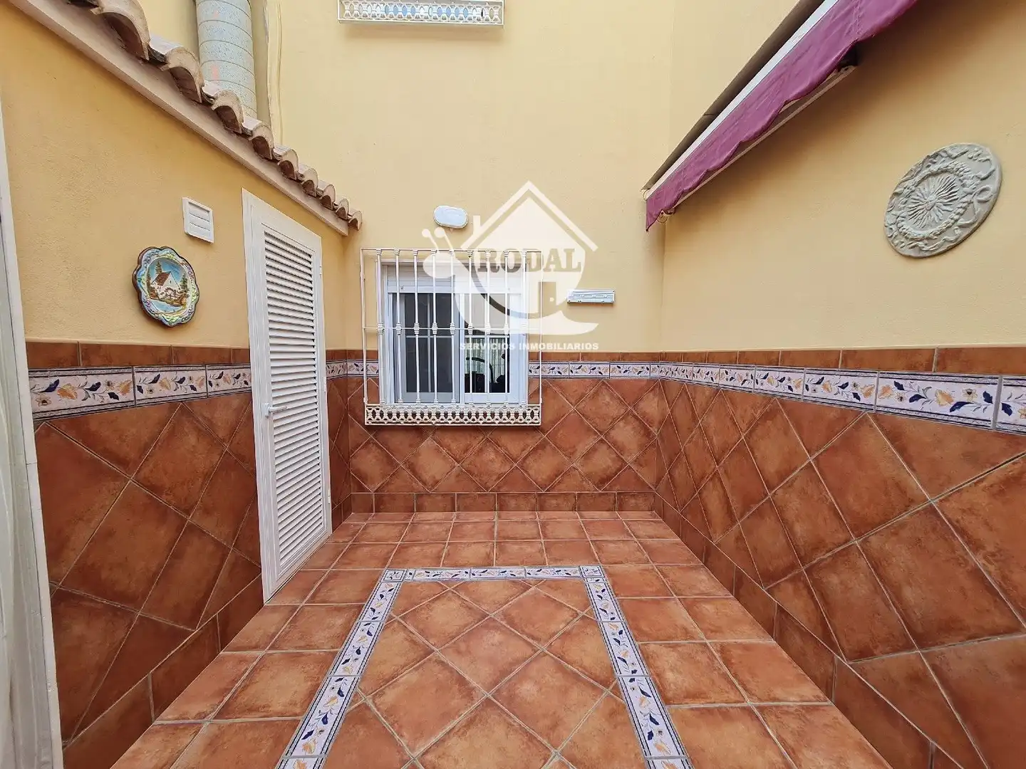 Außenansicht von Einfamilien-Reihenhaus zum Verkauf in Huércal de Almería mit Klimaanlage, Heizung und Terrasse