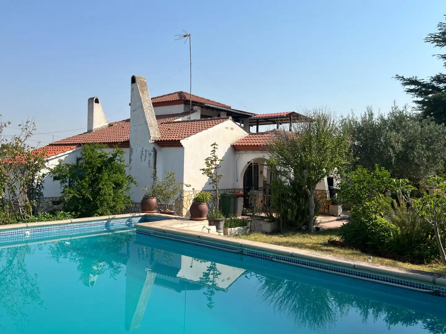 Swimming pool of Houses for sale in El Viso de San Juan  with Air Conditioner, Heating and Private garden