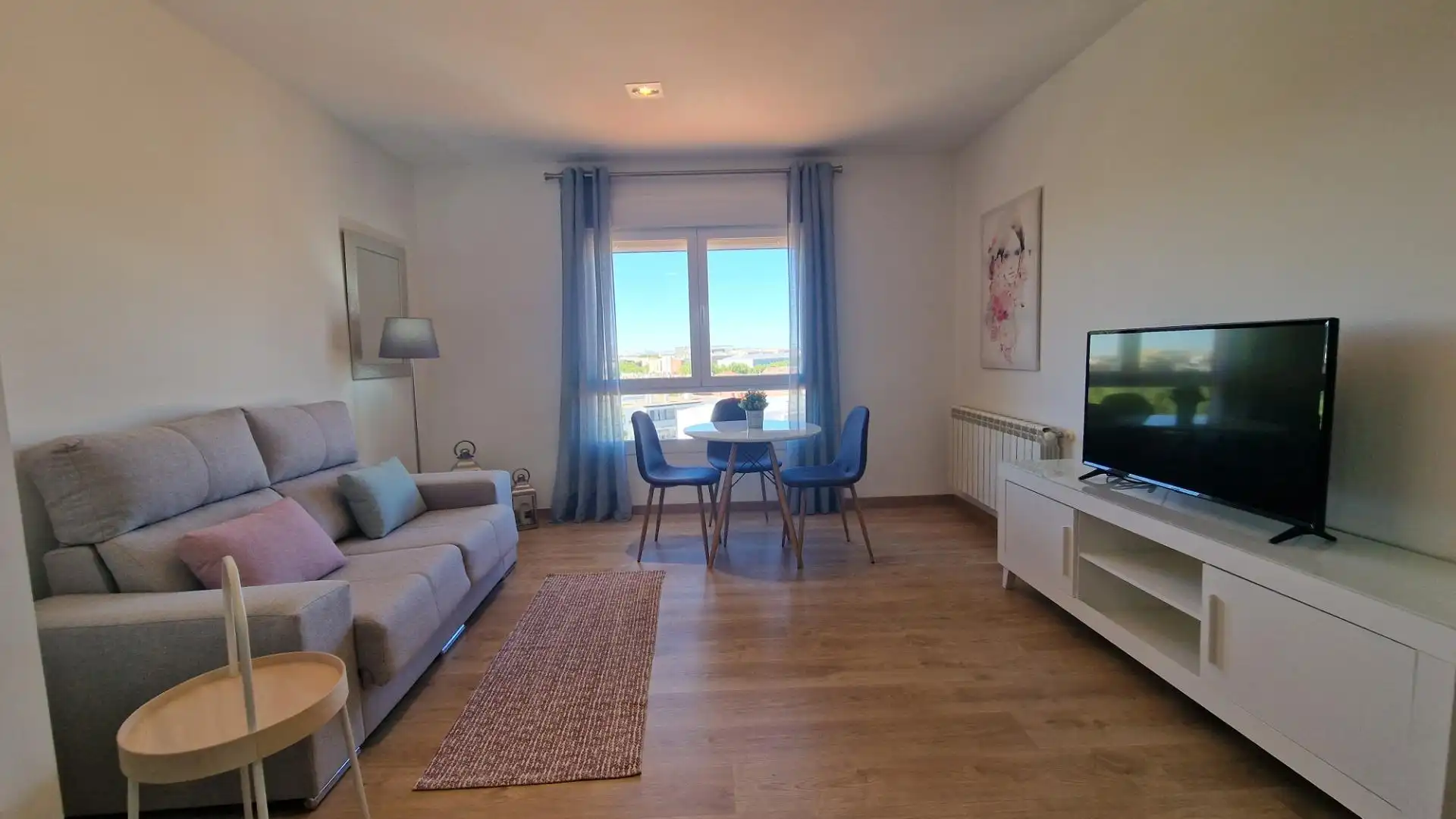 Living room of Flat for rent in Ciudad Real Capital  with Parquet flooring, Storage room and Furnished