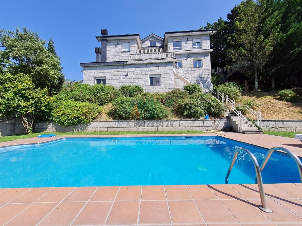 Piscina de Casa o xalet en venda en Ourense Capital  amb Calefacció, Jardí privat i Parquet