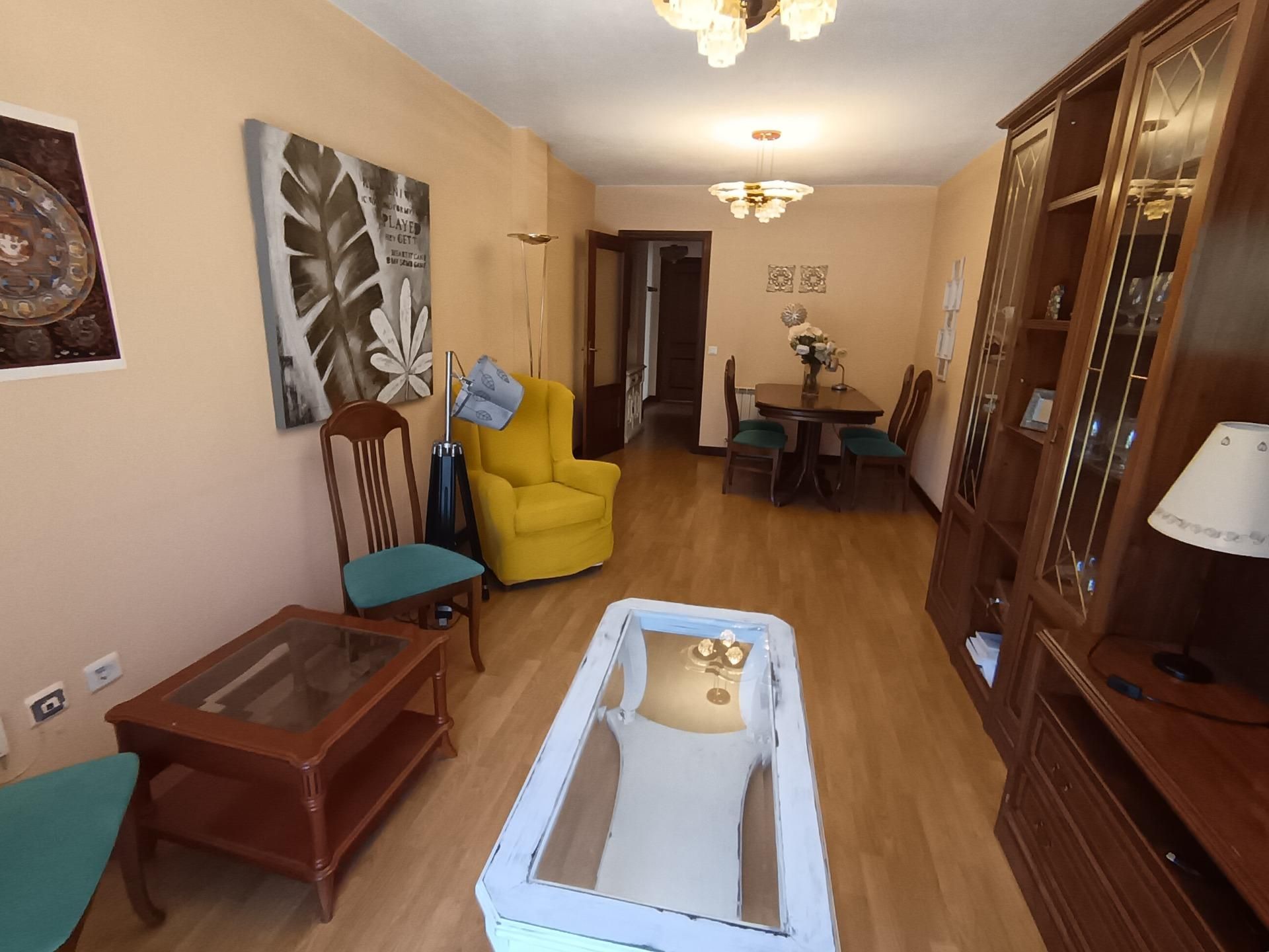 Sala d'estar de Pis en venda en Cistérniga amb Calefacció, Traster i Balcó