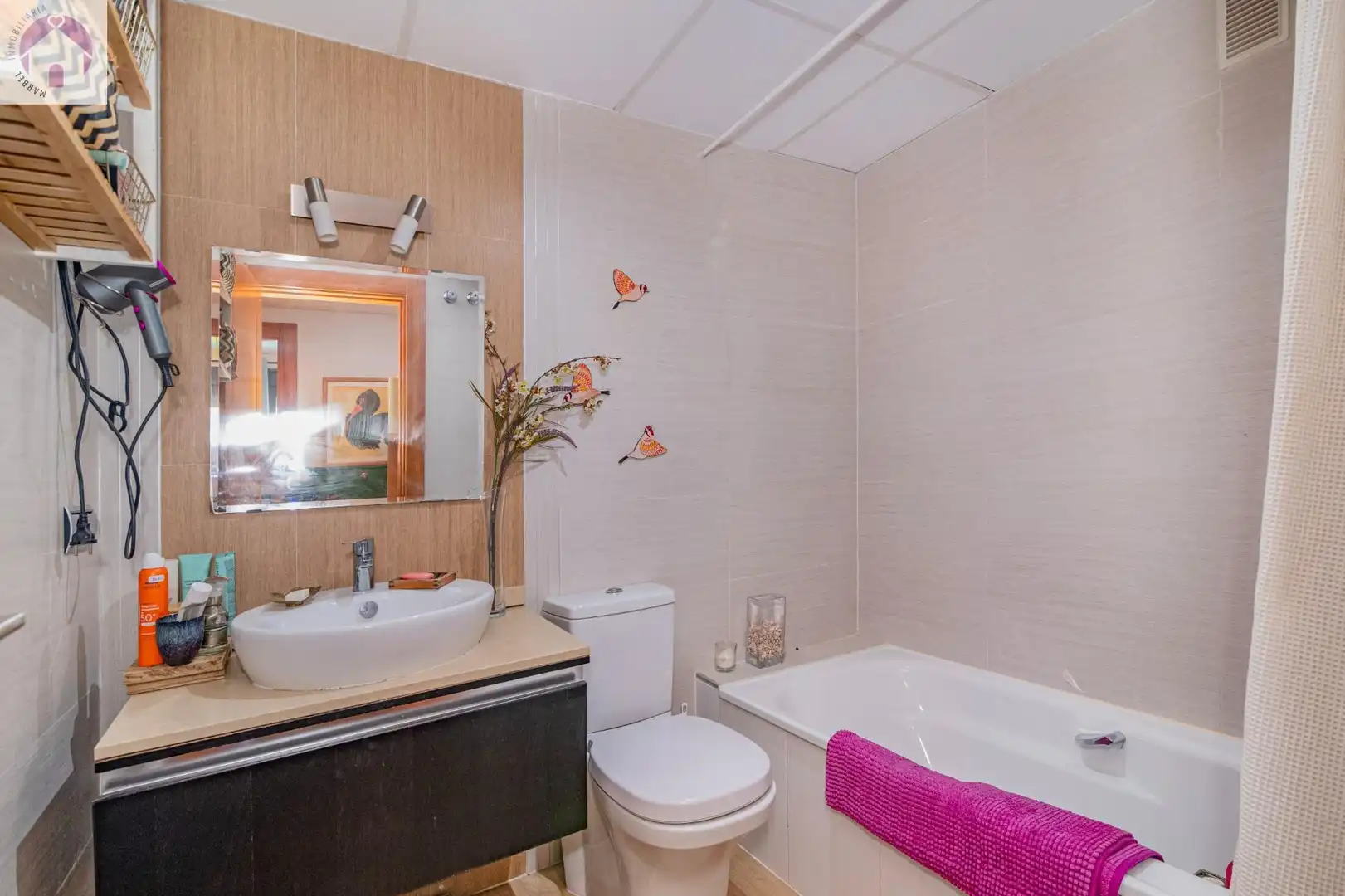 Bathroom of Flat for sale in Granada  with Air Conditioner, Heating and Terrace