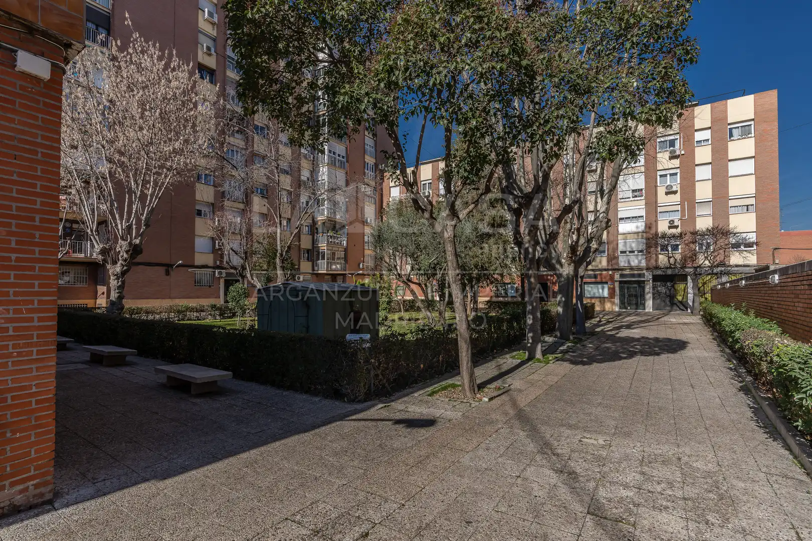 Vista exterior de Piso en venta en Madrid con Calefacción