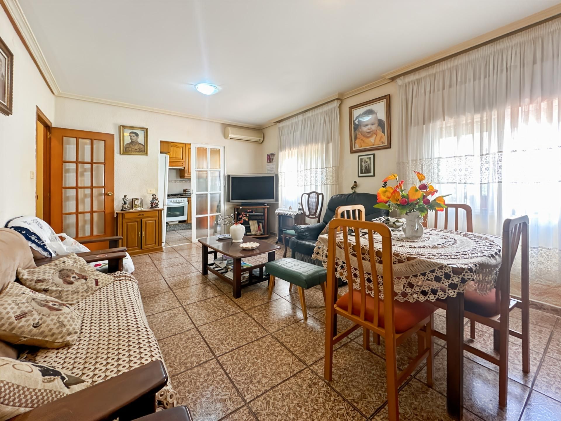 Sala d'estar de Casa o xalet en venda en Castellón de la Plana / Castelló de la Plana amb Terrassa i Traster
