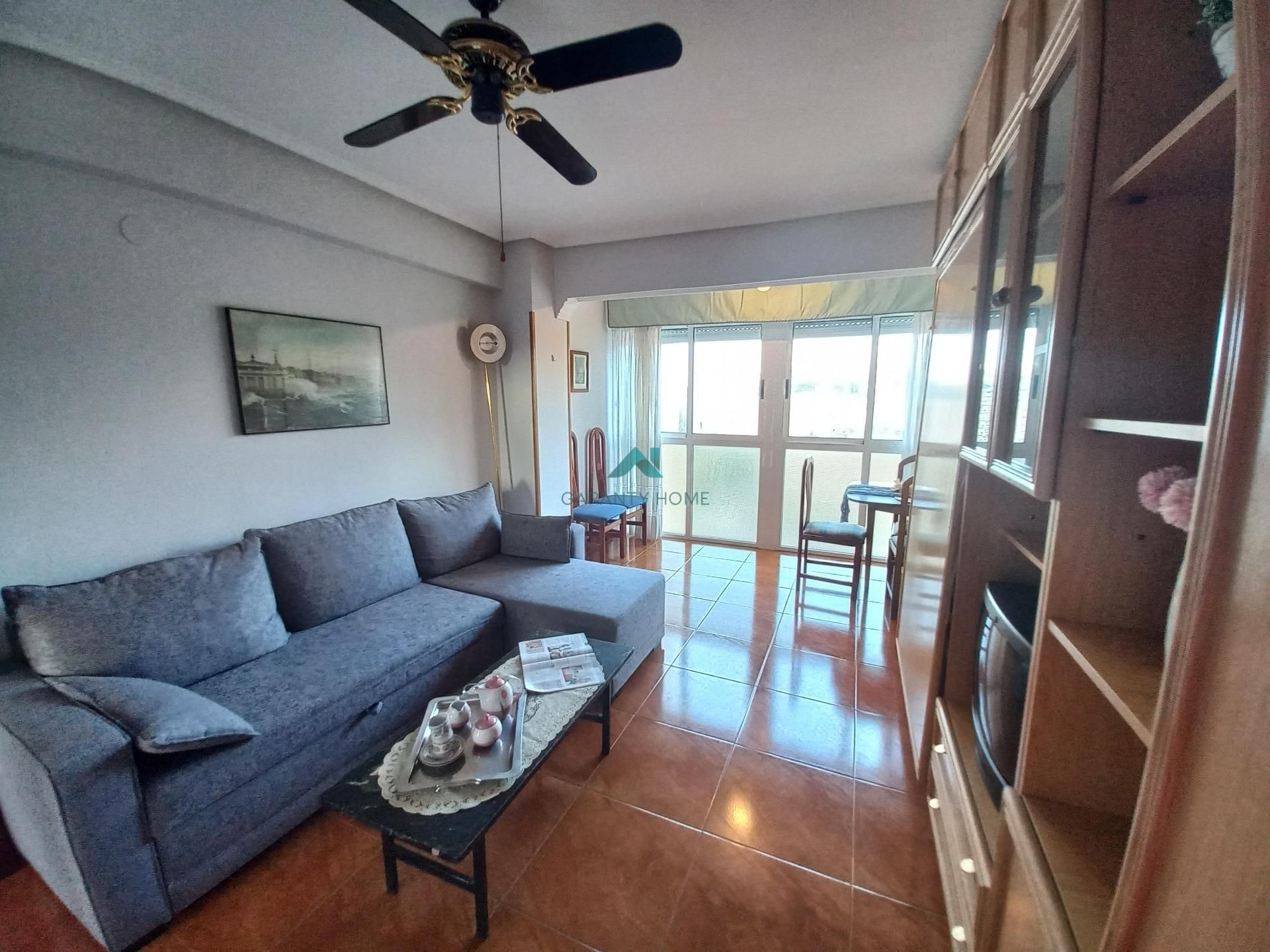 Sala d'estar de Apartament en venda en Laredo amb Jardí privat