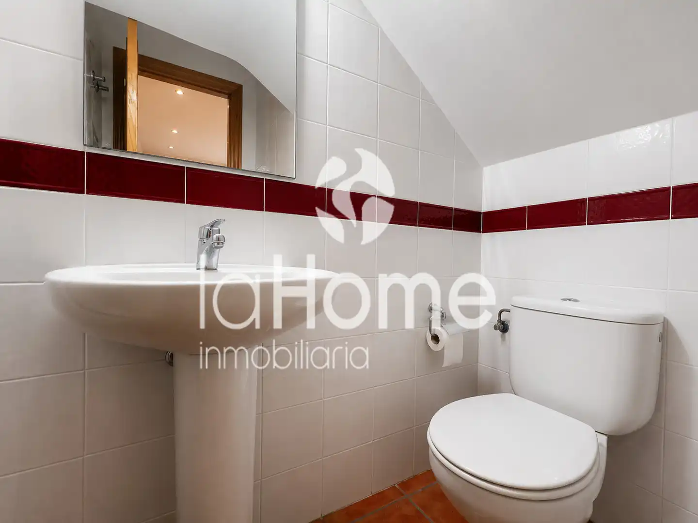 Bathroom of Detached homes for rent in La Pobla de Vallbona  with Air Conditioner, Heating and Private garden