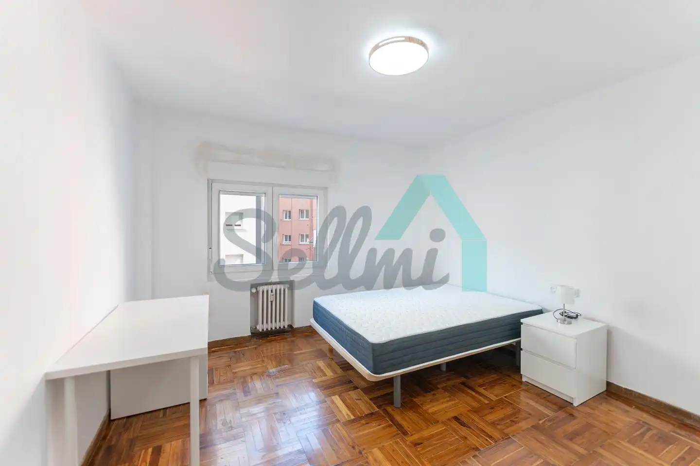 Bedroom of Flat for rent in Oviedo   with Heating, Parquet flooring and Furnished