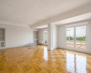 Living room of Flat to rent in  Madrid Capital  with Air Conditioner and Terrace