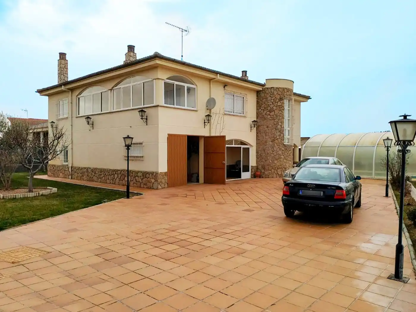 Vista exterior de Casa o xalet en venda en Castellanos de Villiquera amb Calefacció, Terrassa i Traster