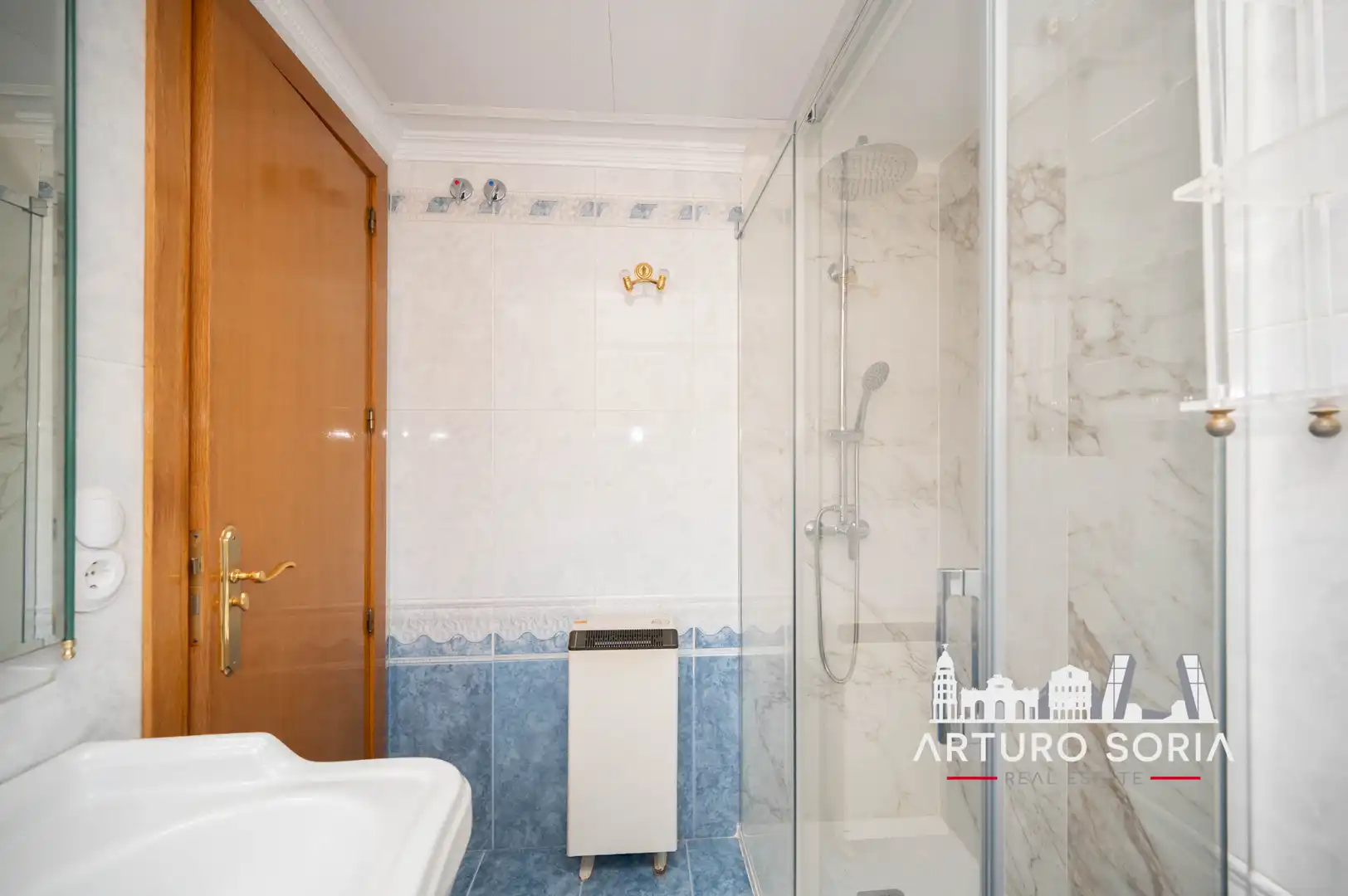 Badezimmer von Wohnung zur Miete in Madrid mit Klimaanlage, Heizung und Terrasse