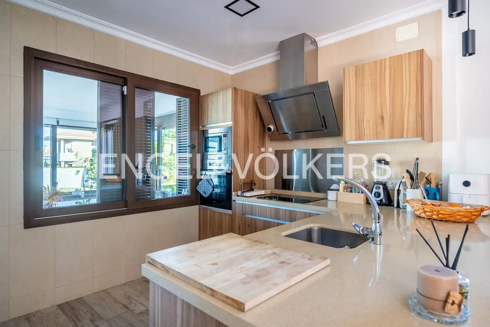 Kitchen of Houses for sale in Valencina de la Concepción  with Air Conditioner, Heating and Private garden