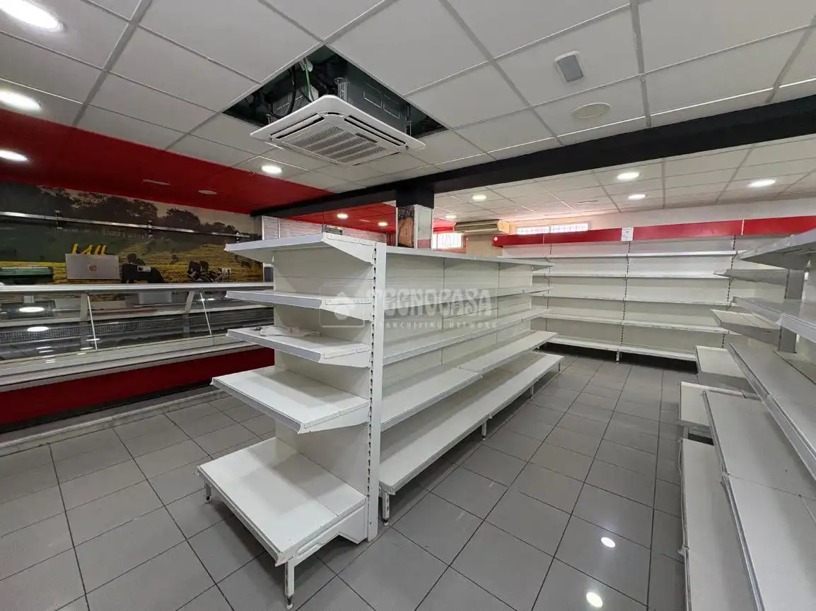 Local comercial en venda a Las Lagunas - Campano, imagen 3