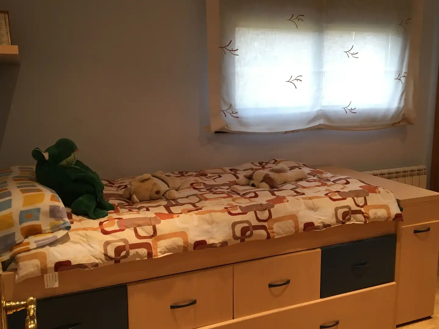 Habitación de Casa o chalet en venta en Ourense Capital  con Calefacción, Jardín privado y Parquet